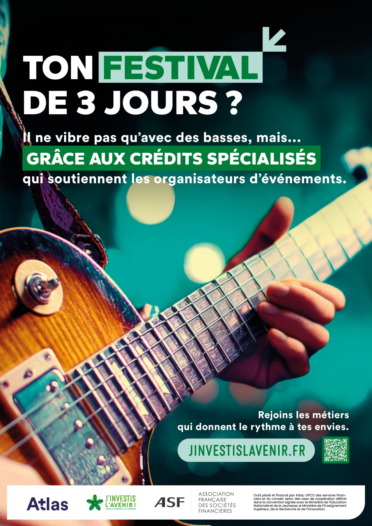Affiche publicitaire avec un gros plan sur une guitare électrique en concert, avec le texte « Ton festival de 3 jours ? Grâce aux crédits spécialisés qui soutiennent les organisateurs d’événements », et un appel à rejoindre les métiers sur jinvestislavenir.fr