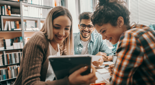 Etudiants à la bibliothèque