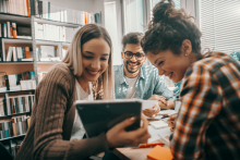 Etudiants à la bibliothèque